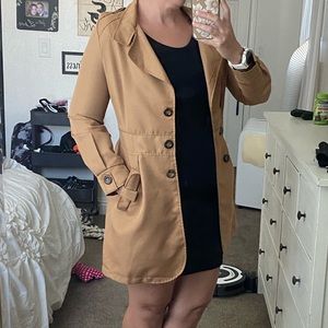 Camel colored light weight trench coat M